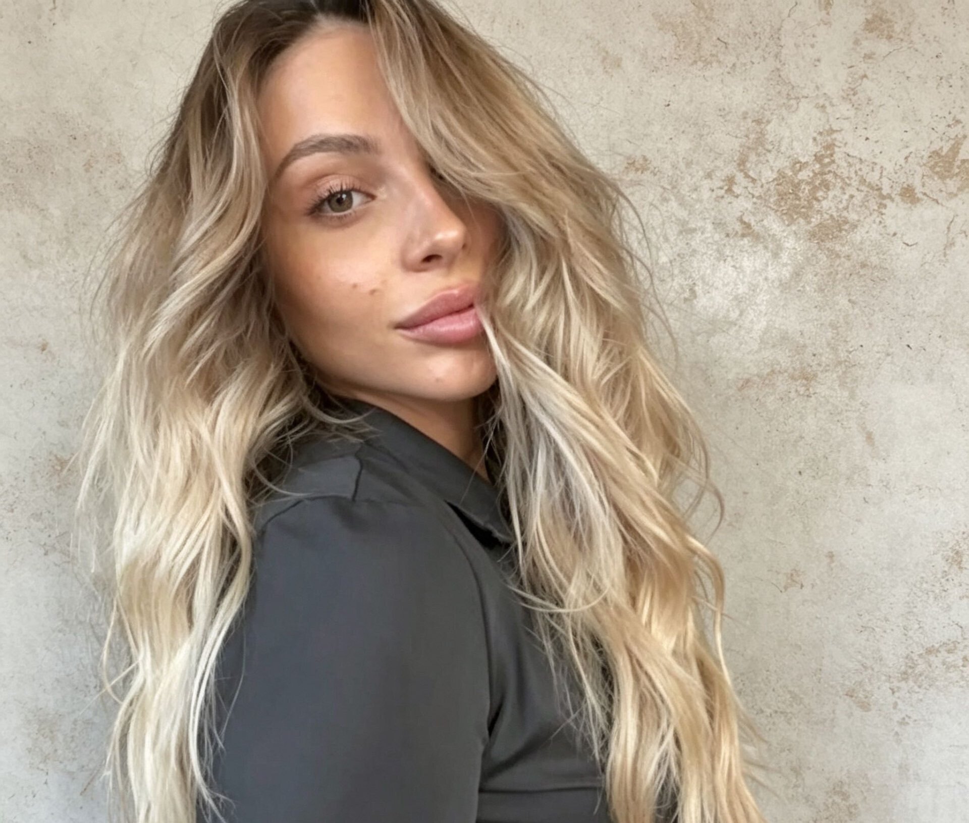 Sandy beach-wave balayage